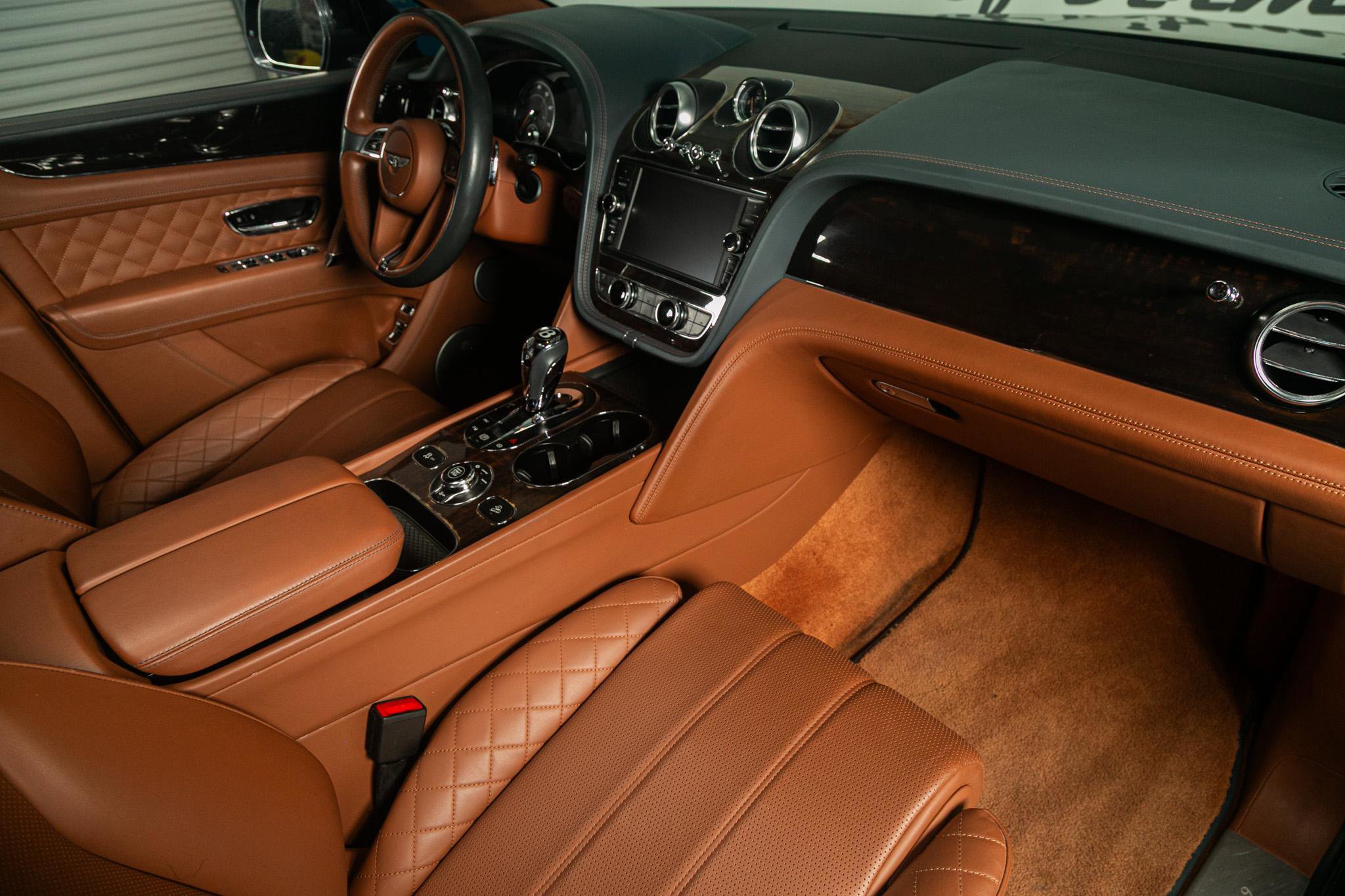 Used 2019 Bentley Bentayga AWD/4WD image 23
