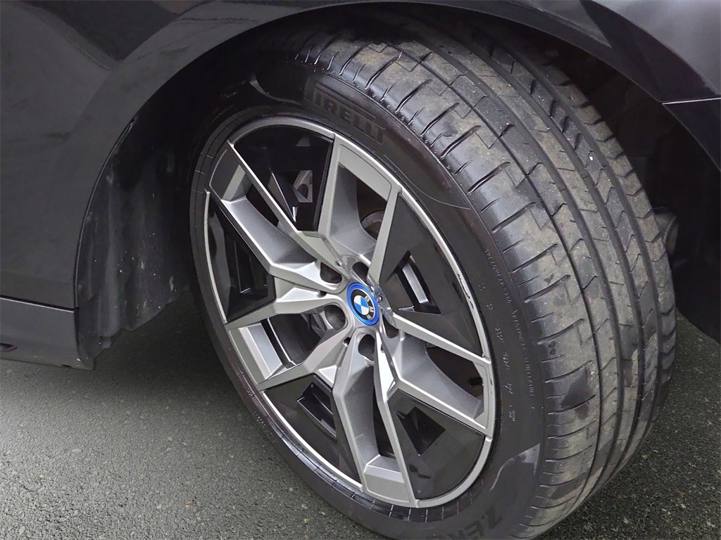 Used 2025 BMW i5 xDrive40 w/ Premium Package image 34