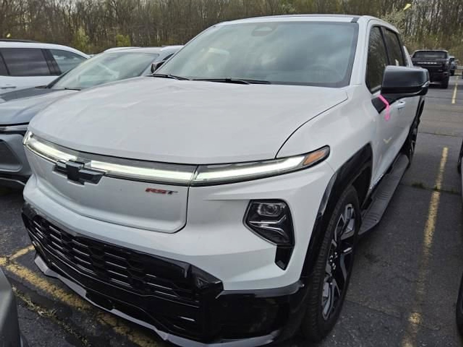 Used 2025 Chevrolet Silverado EV RST AWD/4WD image 3