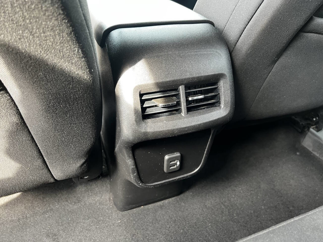 Used 2019 Chevrolet Equinox LT FWD image 16