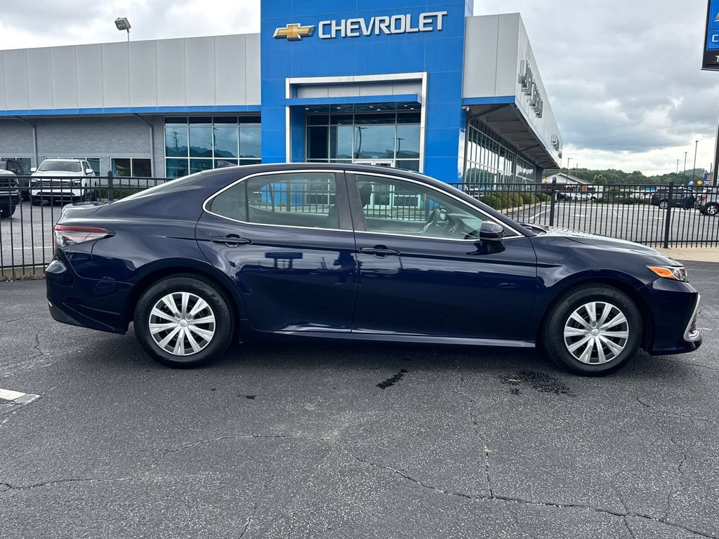 Used 2022 Toyota Camry LE FWD image 5