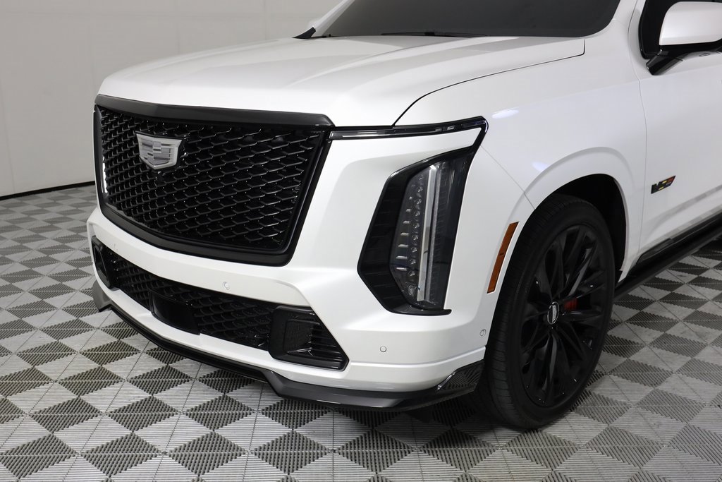 Used 2025 Cadillac Escalade V w/ LPO, ONYX Package image 46