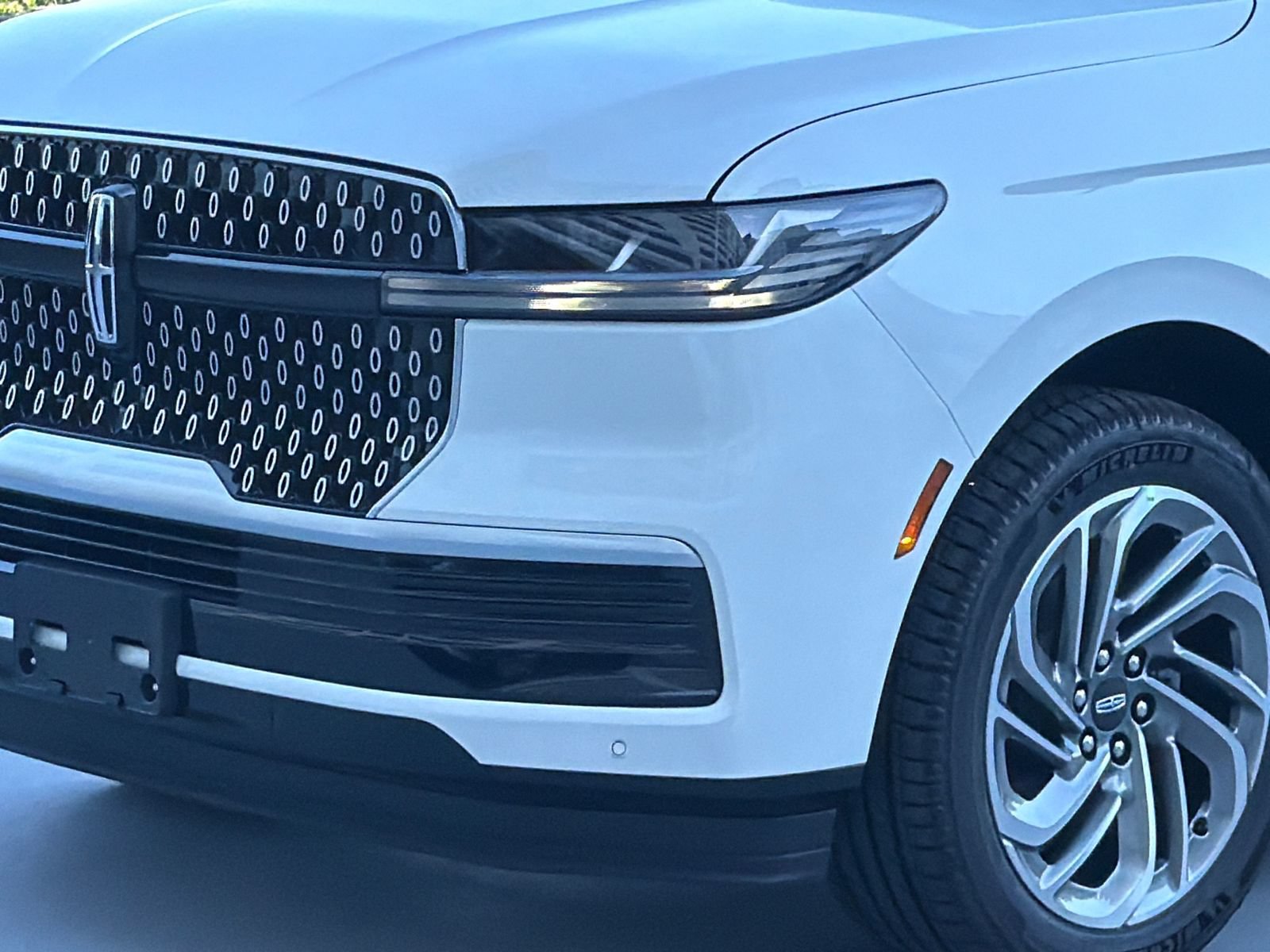 New 2026 Lincoln Navigator L Reserve AWD/4WD image 2