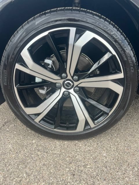 Certified 2025 Volvo XC60 B5 Ultra w/ Protection Package Premier AWD/4WD image 34