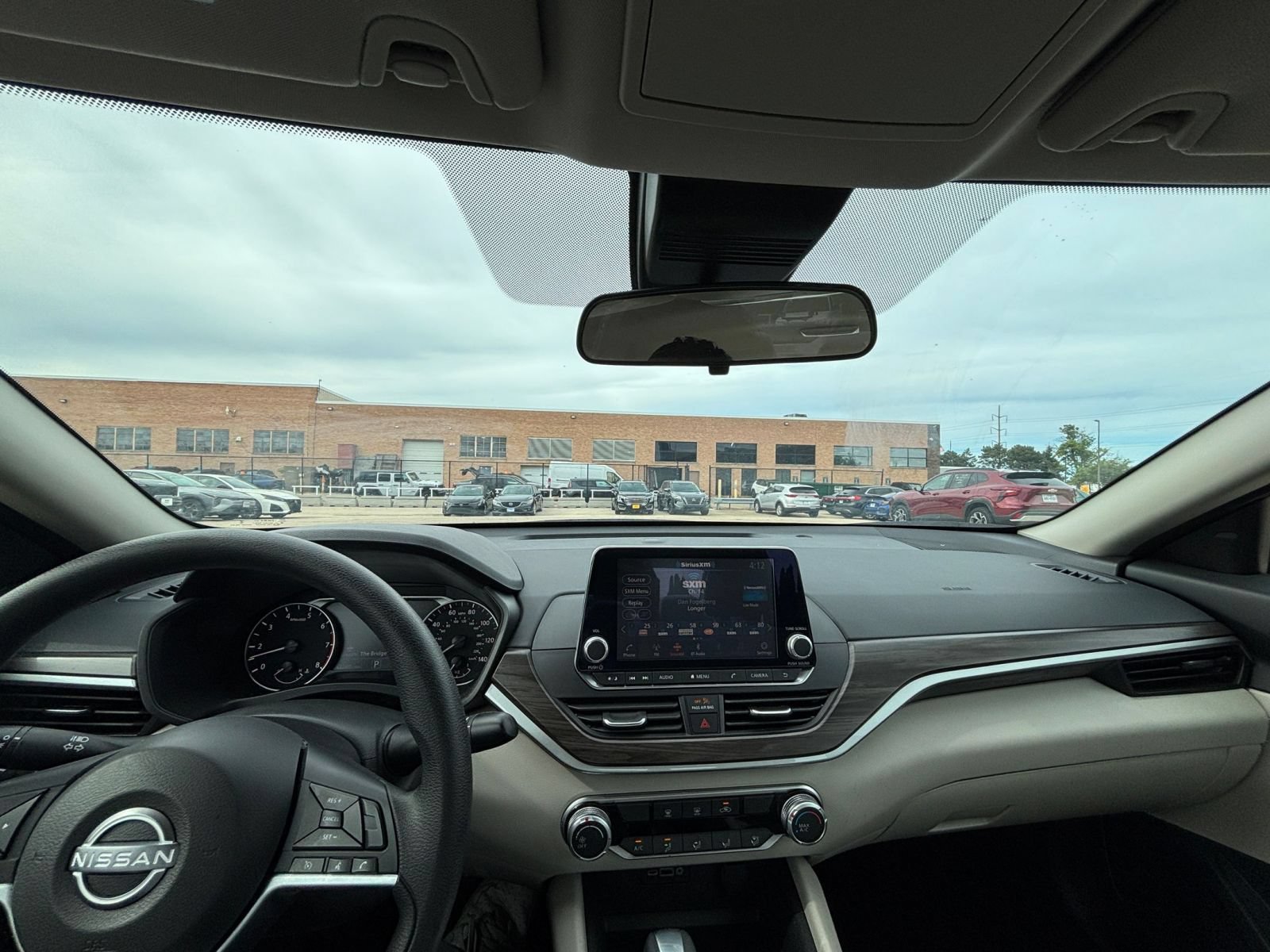 Used 2025 Nissan Altima 2.5 SV FWD image 32