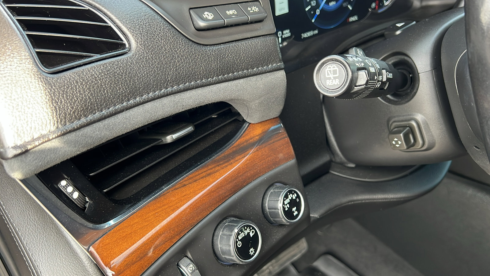 Used 2017 Cadillac Escalade Premium Luxury image 32