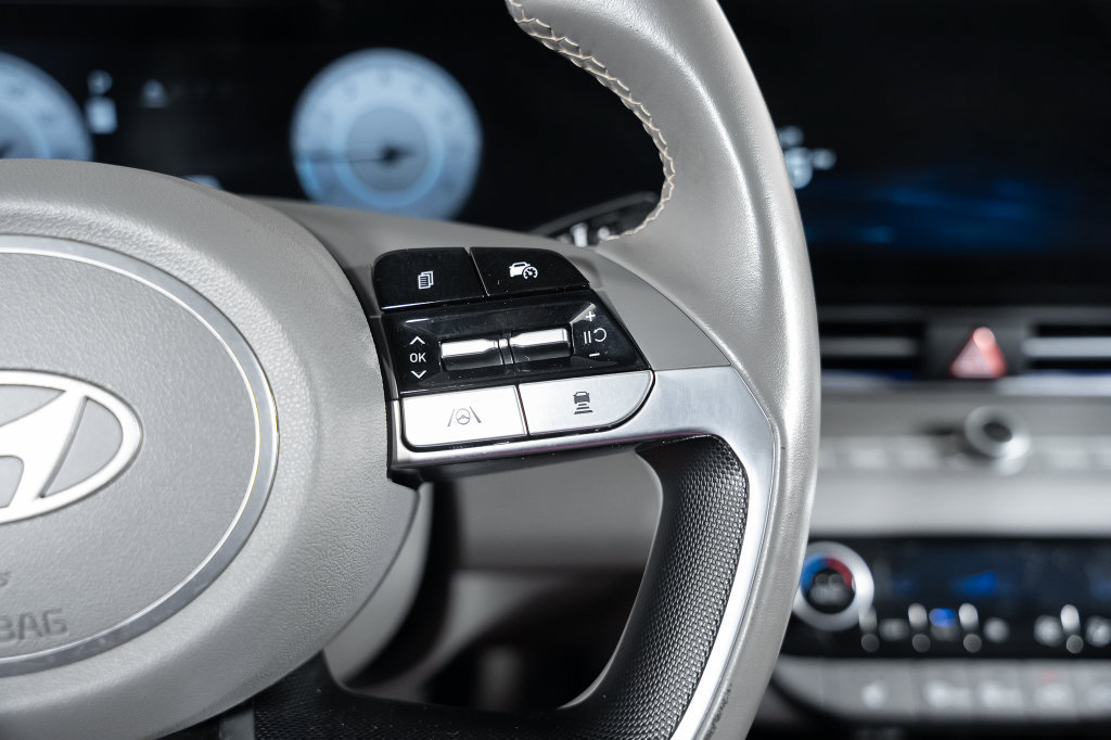 Certified 2025 Hyundai Elantra SEL FWD image 30