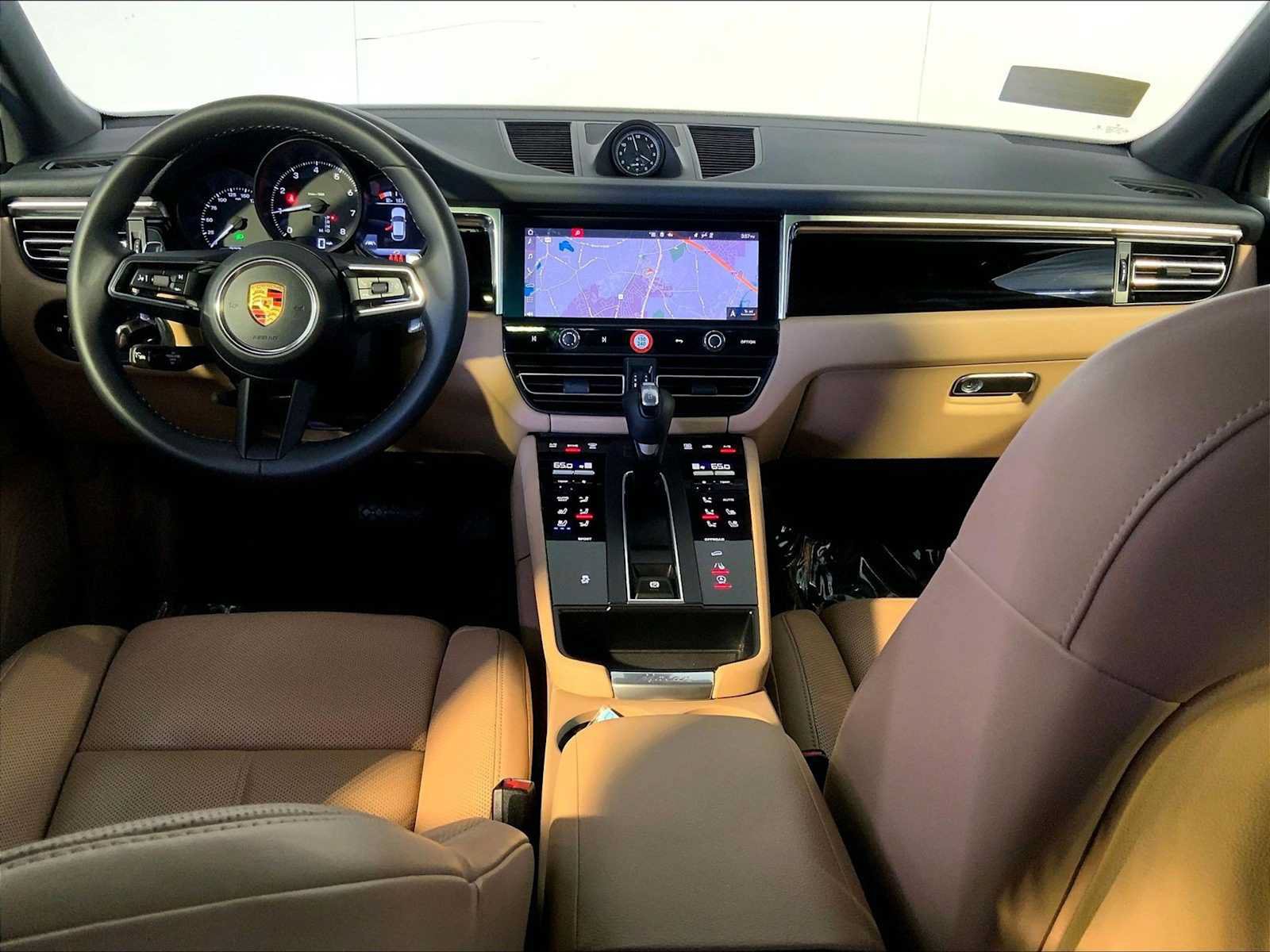 Used 2023 Porsche Macan AWD/4WD image 14