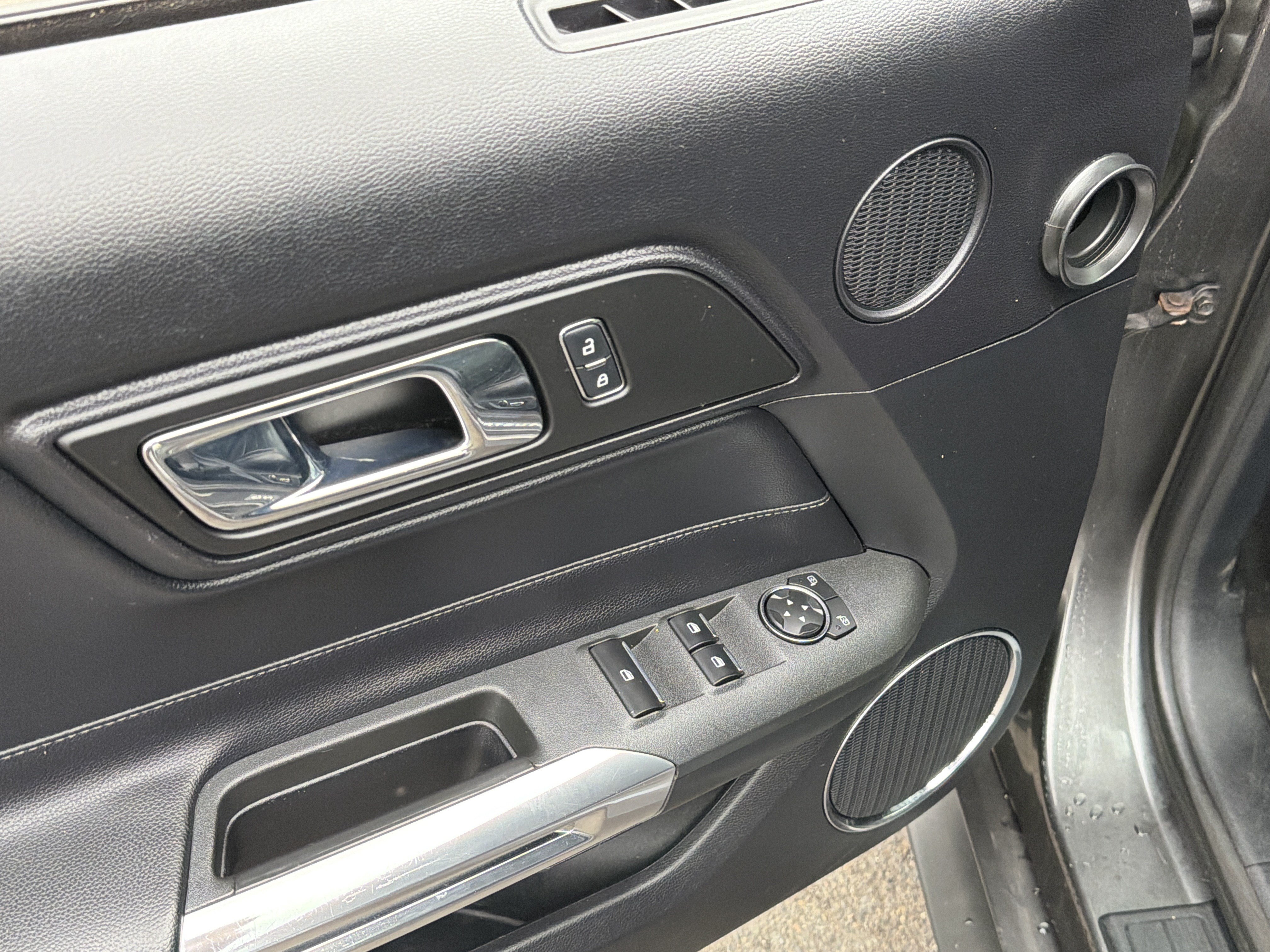 Used 2016 Ford Mustang Premium RWD image 10