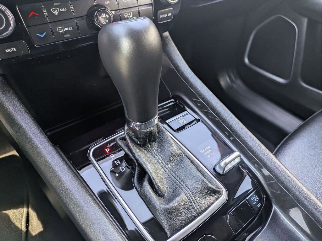 Used 2024 Jeep Compass Latitude image 27