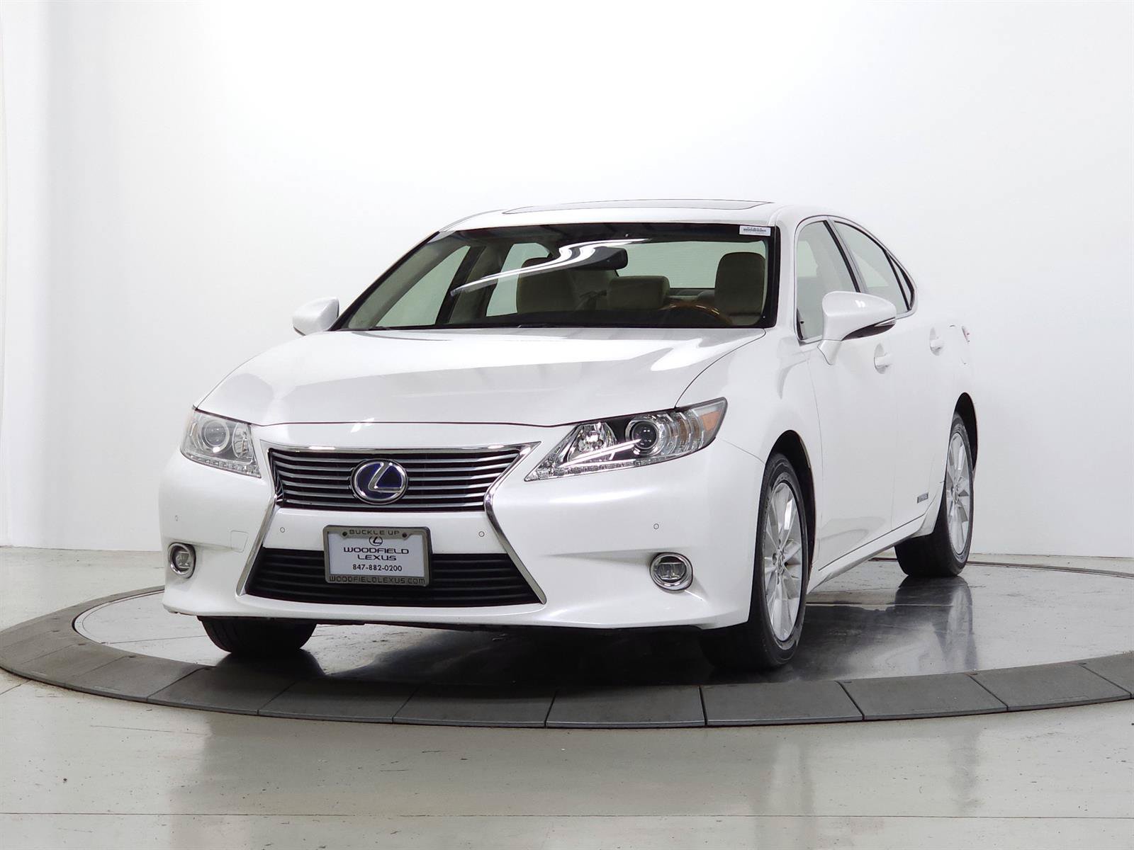 Used 2014 Lexus ES 300h w/ Luxury Package w/Bamboo Trim FWD image 3