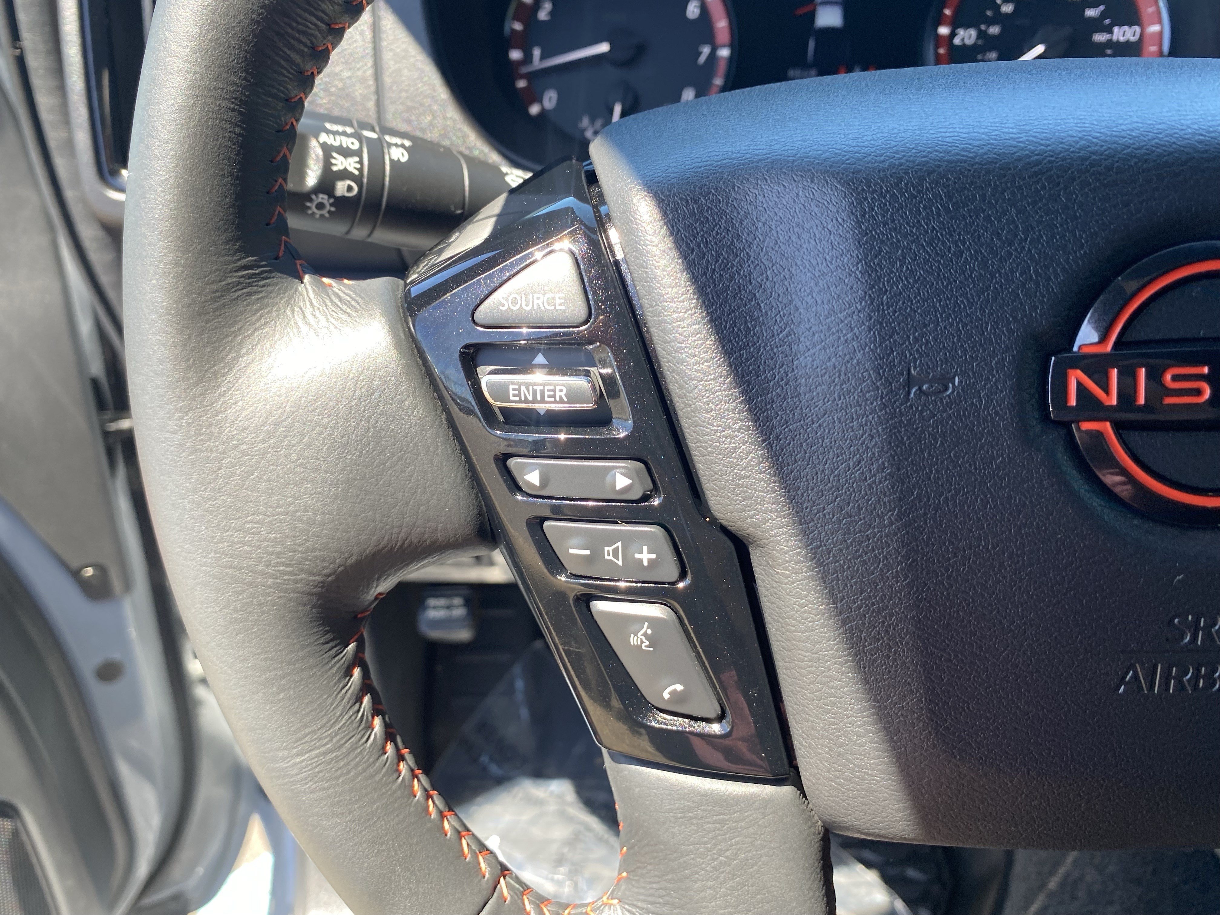 Used 2025 Nissan Frontier PRO-4X AWD/4WD image 19
