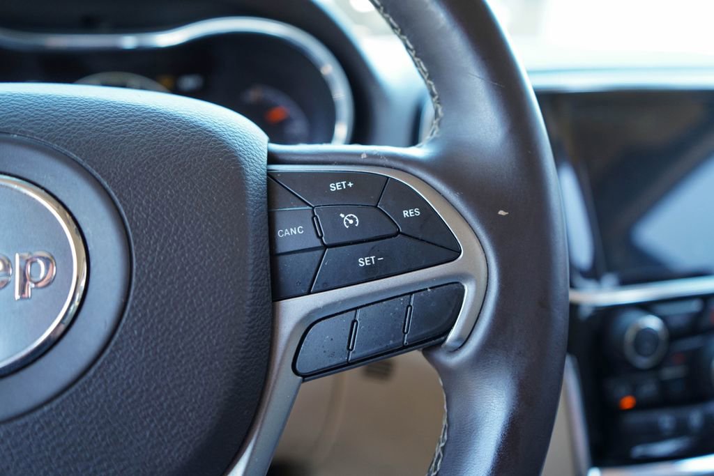 Used 2020 Jeep Grand Cherokee Overland AWD/4WD image 31