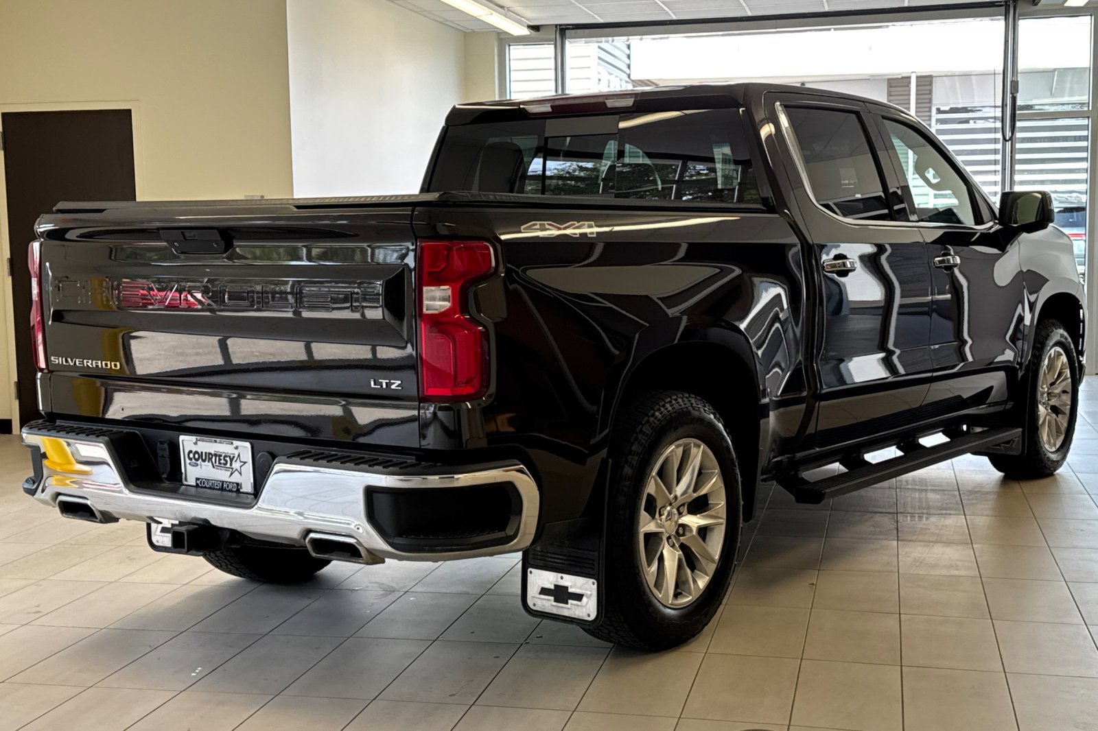 Used 2019 Chevrolet Silverado 1500 LTZ w/ LTZ Convenience Package image 4