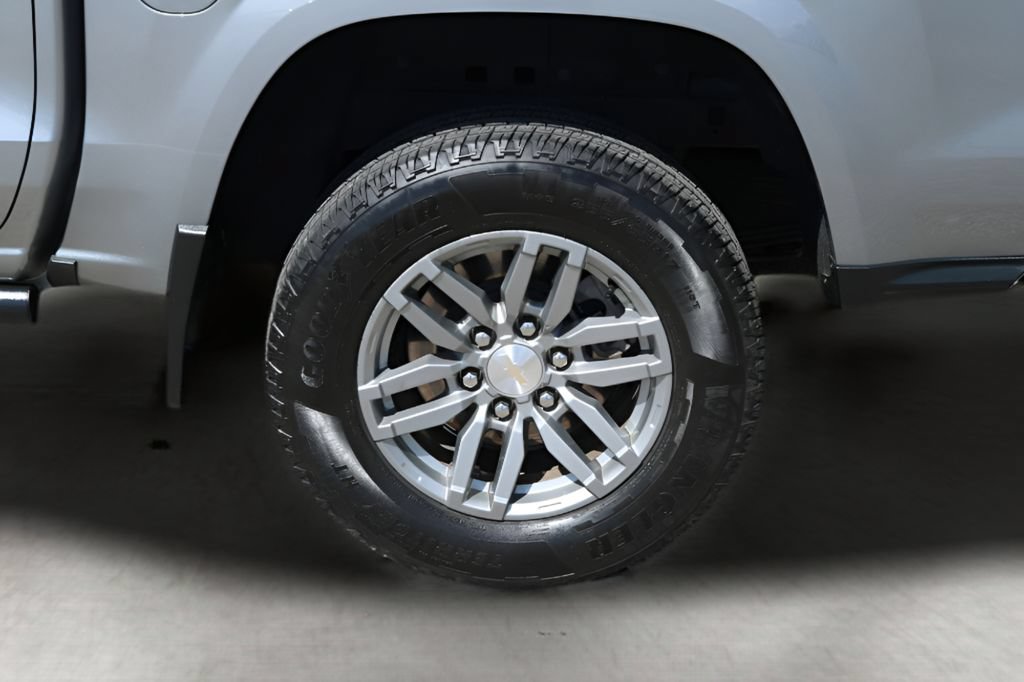 Used 2024 Chevrolet Colorado LT w/ LT Convenience Package II RWD image 9