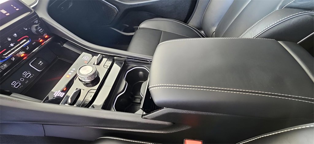 Used 2024 Jeep Grand Cherokee L Overland w/ Luxury Tech Group IV image 40