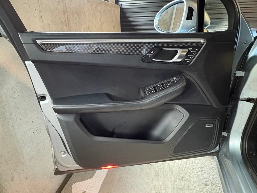 Used 2020 Porsche Macan Turbo AWD/4WD image 21