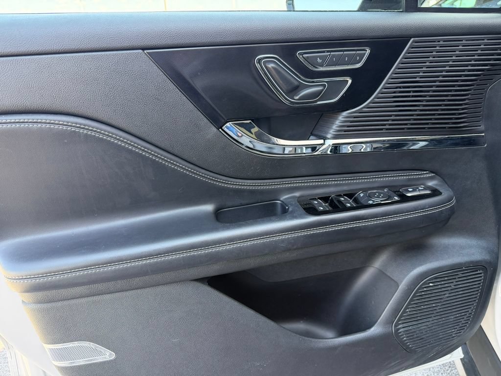 Used 2022 Lincoln Corsair AWD w/ Equipment Group 101A image 8