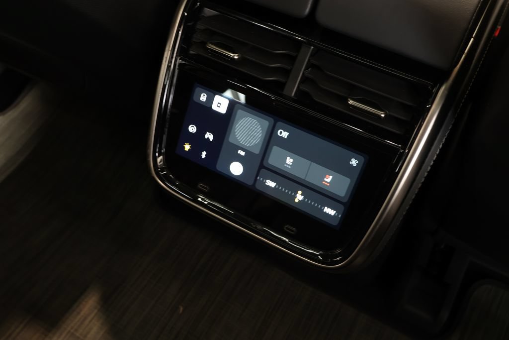 Used 2022 Rivian R1S Launch Edition AWD/4WD image 26