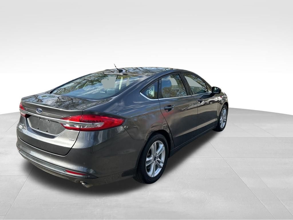 Used 2018 Ford Fusion SE w/ Fusion SE Technology Package image 5