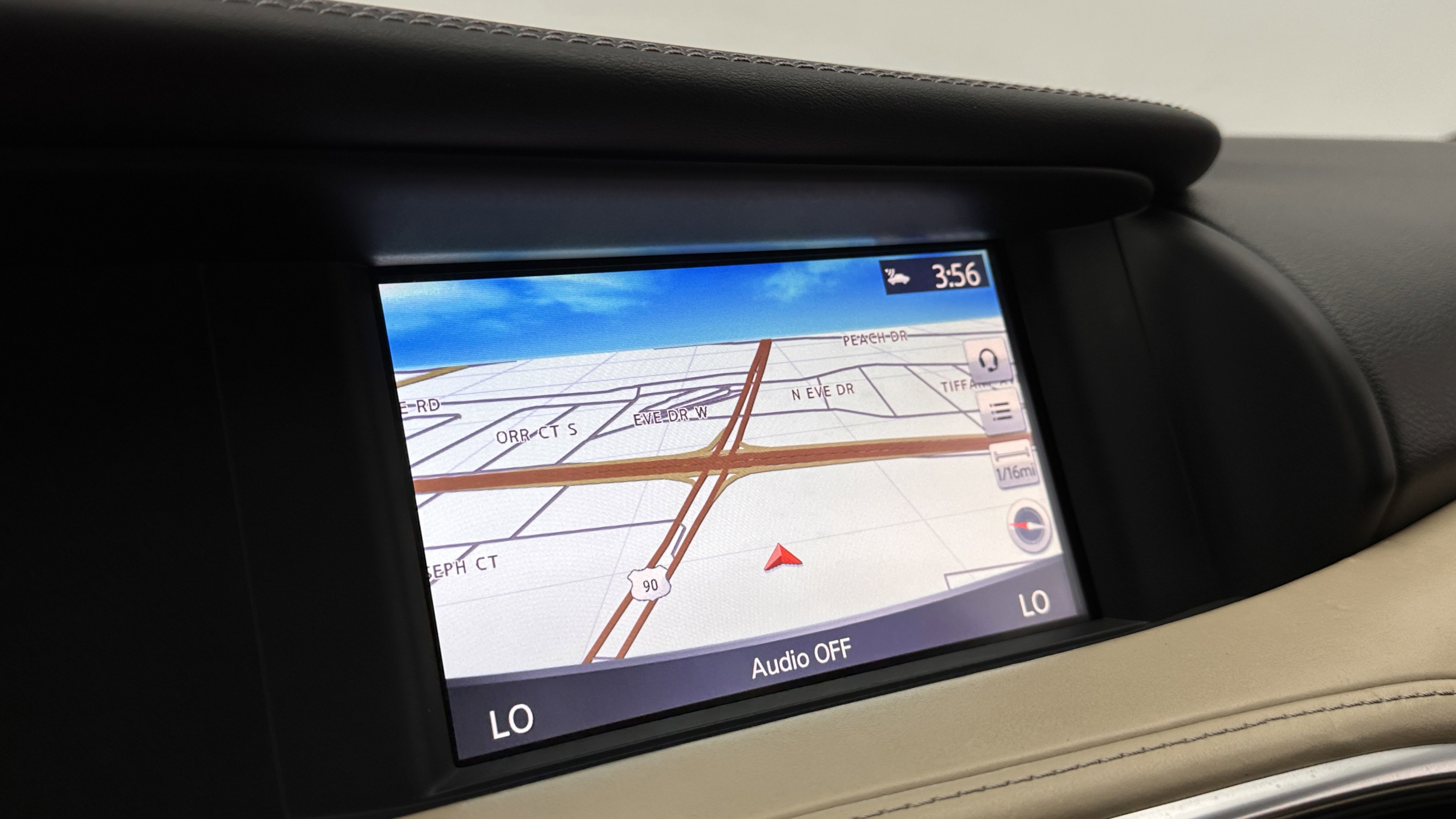 Used 2018 INFINITI QX30 Premium w/ Navigation Package FWD image 6
