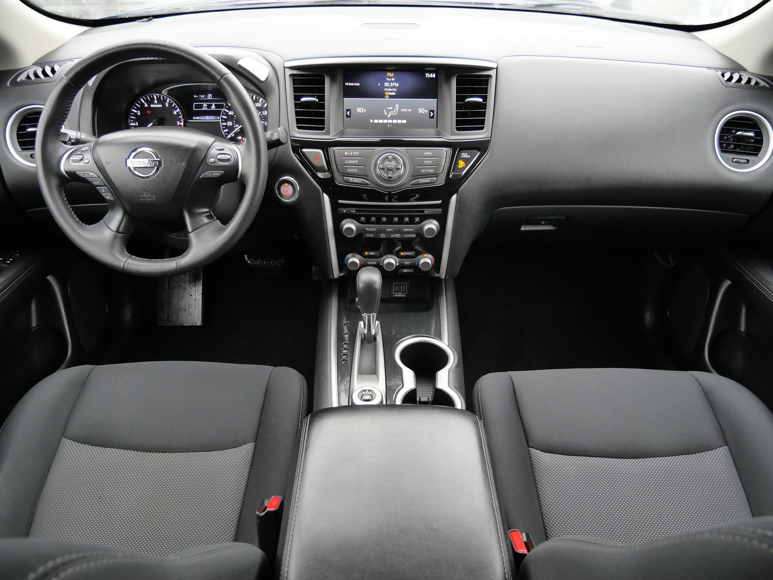 Used 2019 Nissan Pathfinder SV image 10