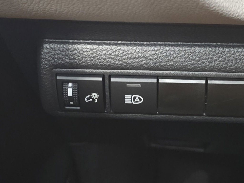 Used 2021 Toyota Corolla LE image 25