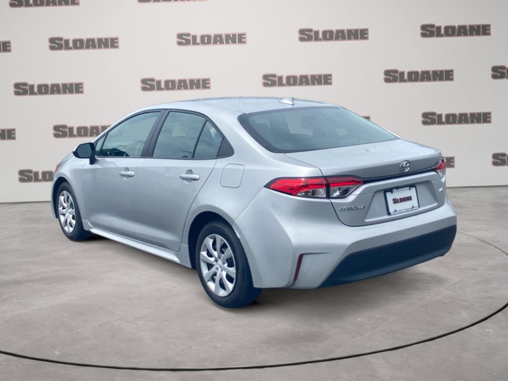 Used 2025 Toyota Corolla LE FWD image 3
