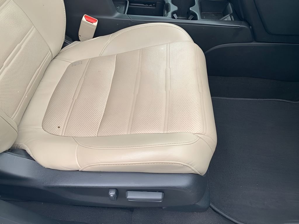 Used 2018 Honda CR-V Touring image 17