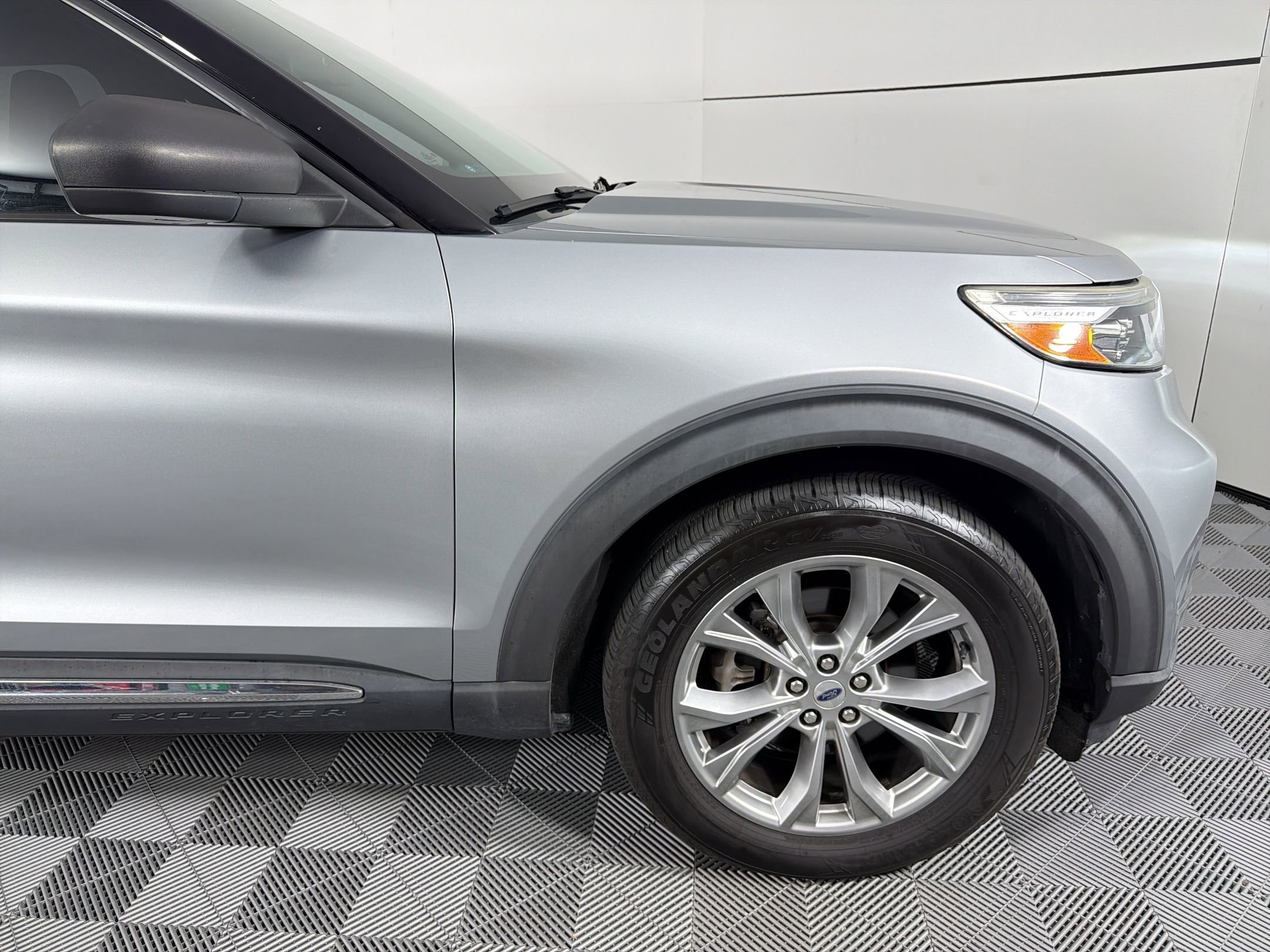 Used 2020 Ford Explorer XLT w/ Equipment Group 202A RWD image 12
