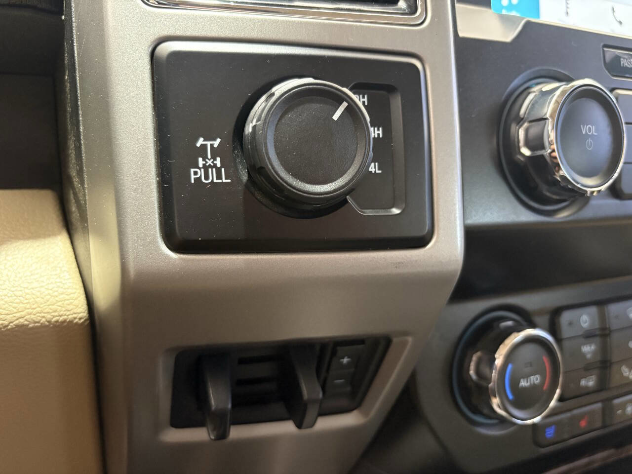 Used 2019 Ford F250 Lariat w/ Chrome Package AWD/4WD image 24