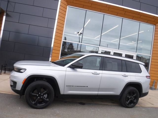 Certified 2023 Jeep Grand Cherokee L Laredo image 2