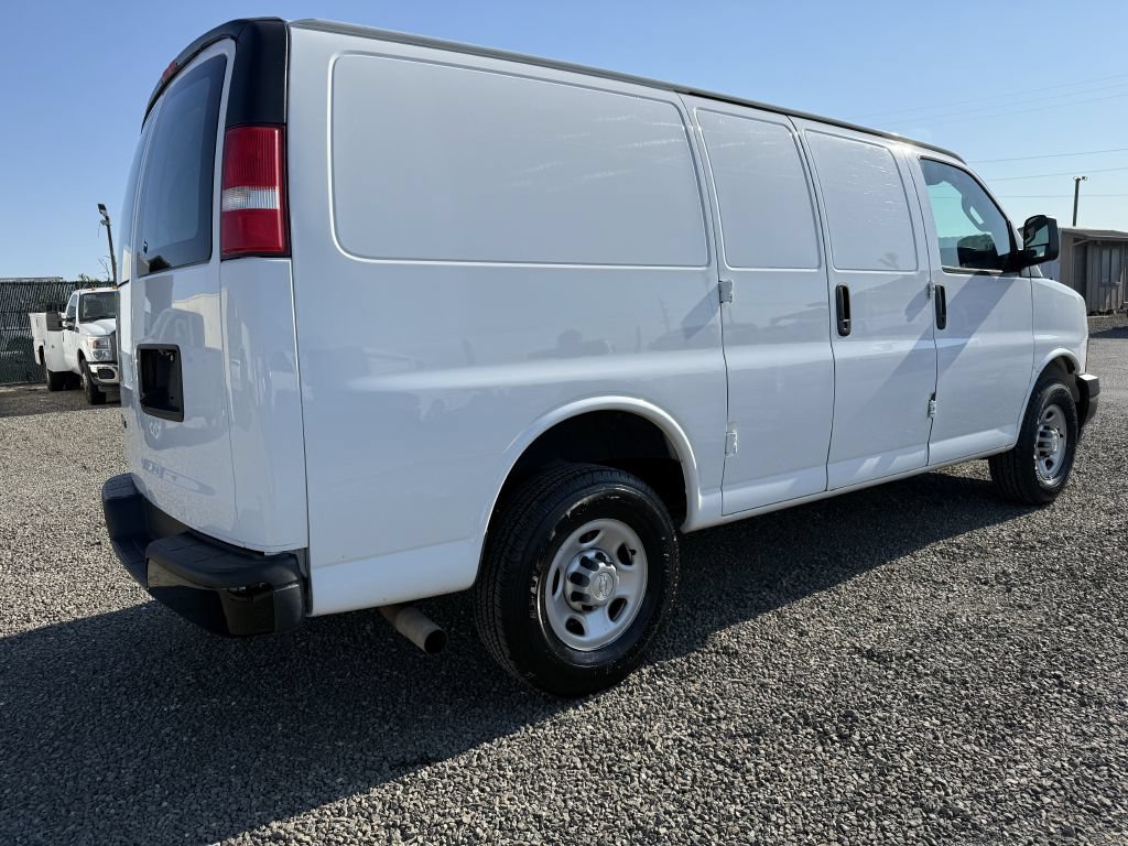 Used 2018 Chevrolet Express 2500 w/ Driver Convenience Package RWD image 6
