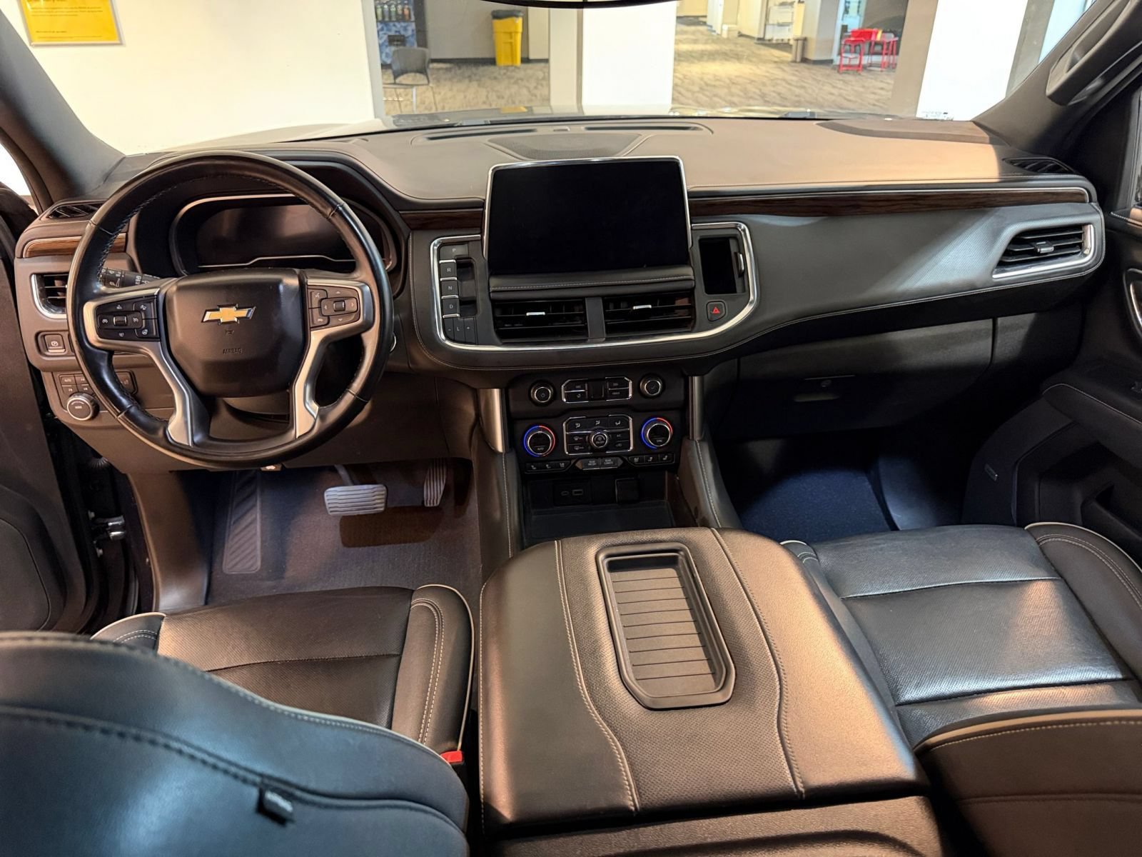 Used 2023 Chevrolet Suburban Premier AWD/4WD image 34