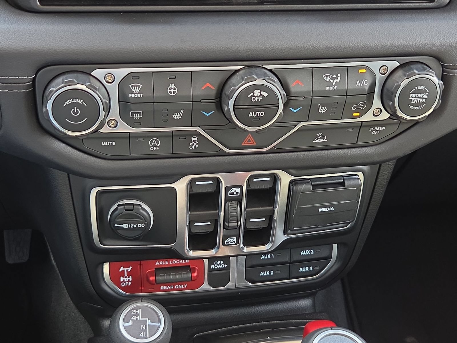 Used 2025 Jeep Gladiator Mojave w/ Convenience Group AWD/4WD image 34