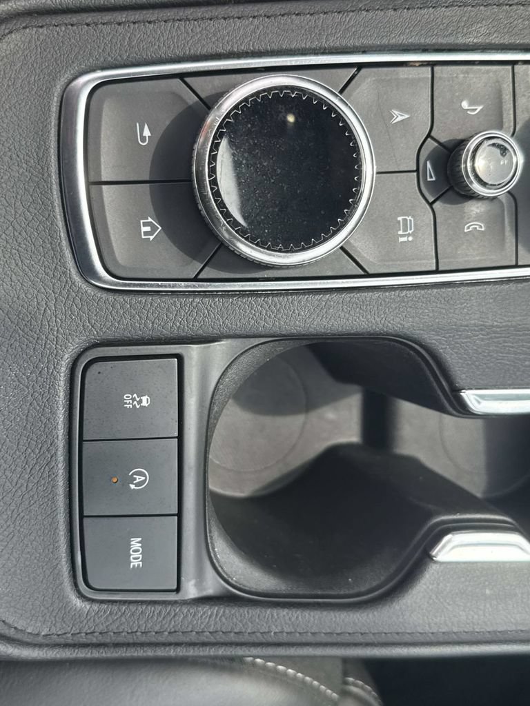 Used 2025 Cadillac XT4 Premium Luxury FWD image 21