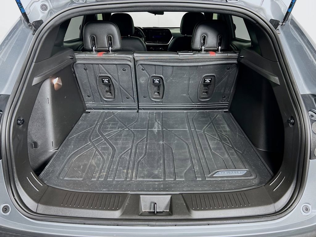 Used 2024 Chevrolet Trax RS w/ Sunroof Package FWD image 25