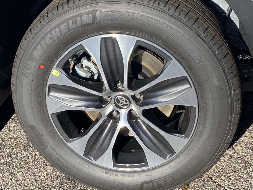 New 2026 Toyota Highlander AWD image 3