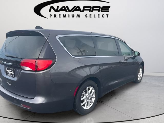 Used 2022 Chrysler Voyager LX FWD image 9