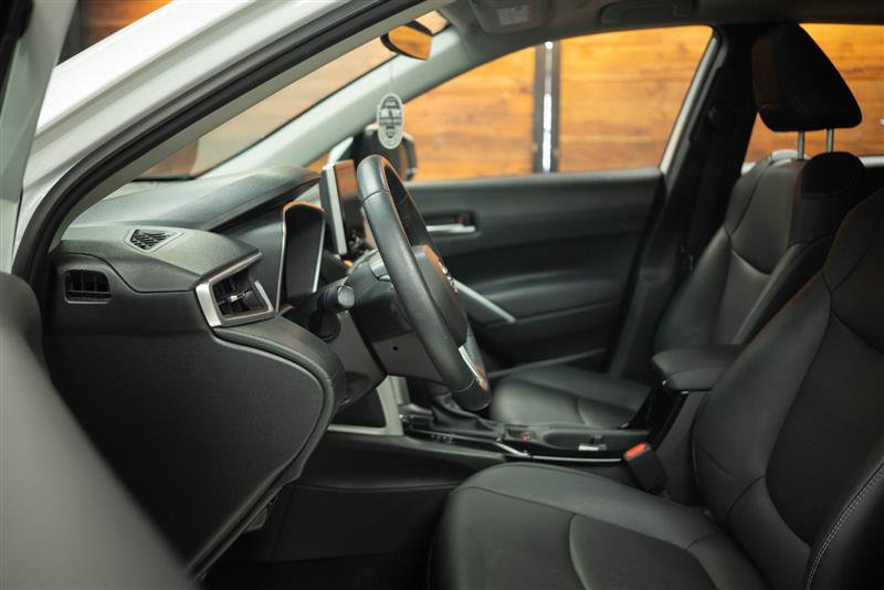 Used 2023 Toyota Corolla Cross XLE w/ Convenience Package FWD image 9