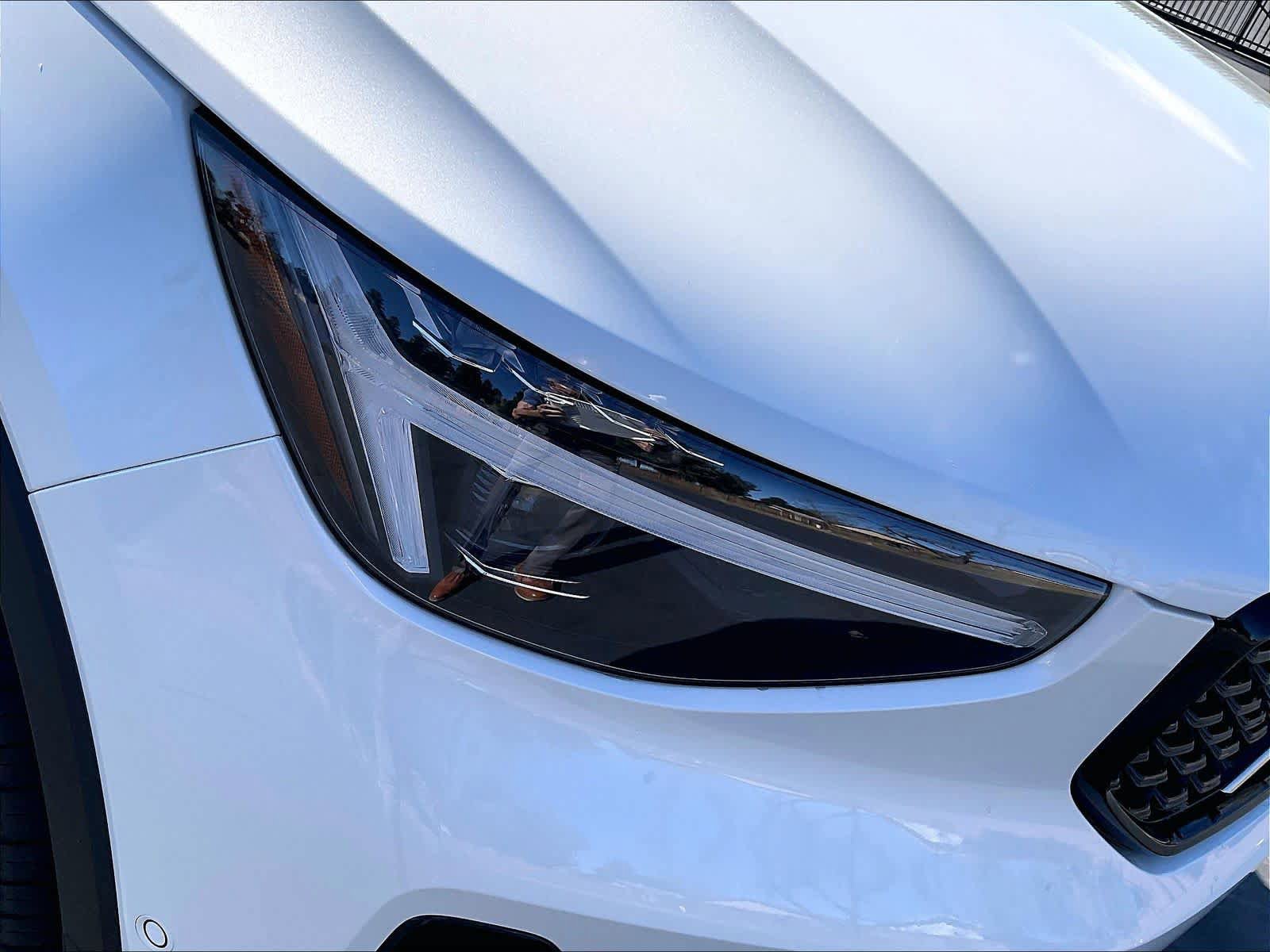 New 2026 Volvo XC40 B5 Plus w/ Protection Package Premier image 32