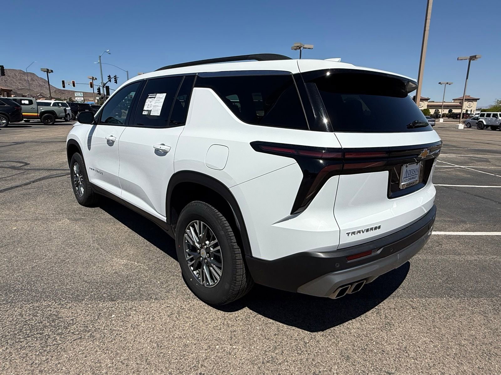 Used 2025 Chevrolet Traverse LT FWD image 9