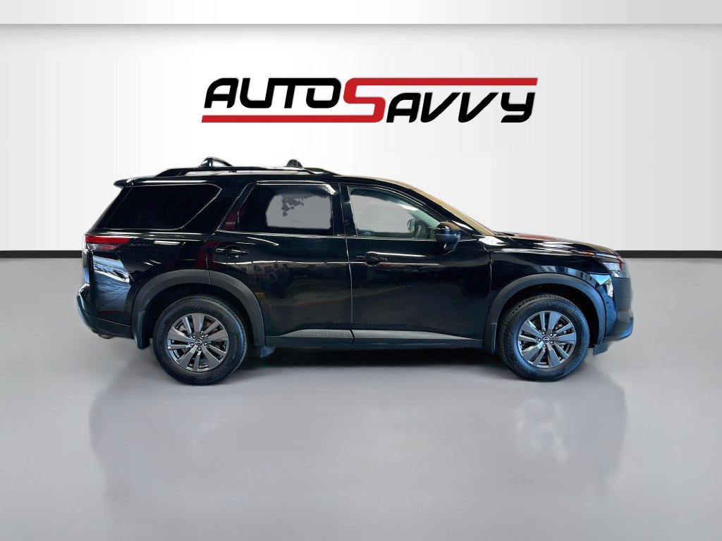 Used 2025 Nissan Pathfinder SV w/ Black Appearance Package AWD/4WD image 8