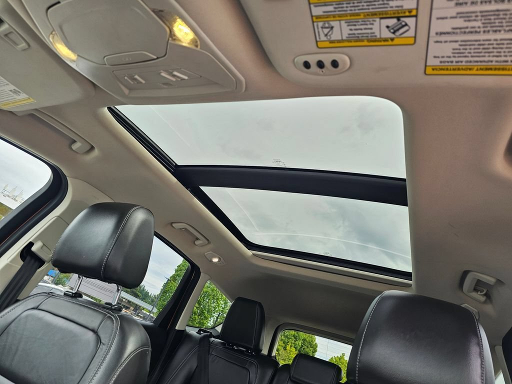 Used 2017 Ford Escape Titanium w/ Canadian Touring Package AWD/4WD image 12