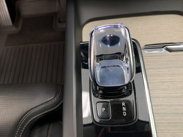 Certified 2022 Volvo XC60 B5 Inscription w/ Climate Package image 13