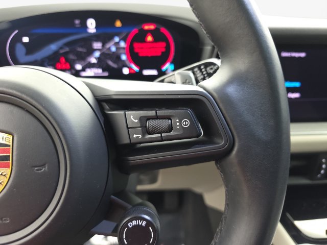 Used 2024 Porsche Cayenne AWD/4WD image 18