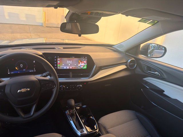 Used 2025 Chevrolet Trax LT FWD image 18