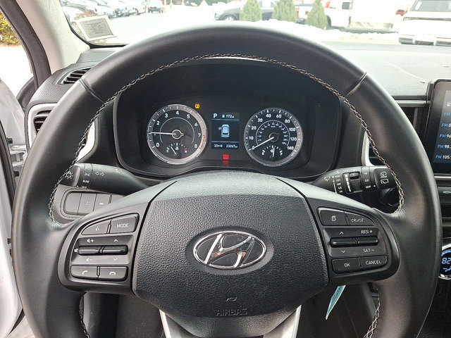 Used 2022 Hyundai Venue SEL image 18