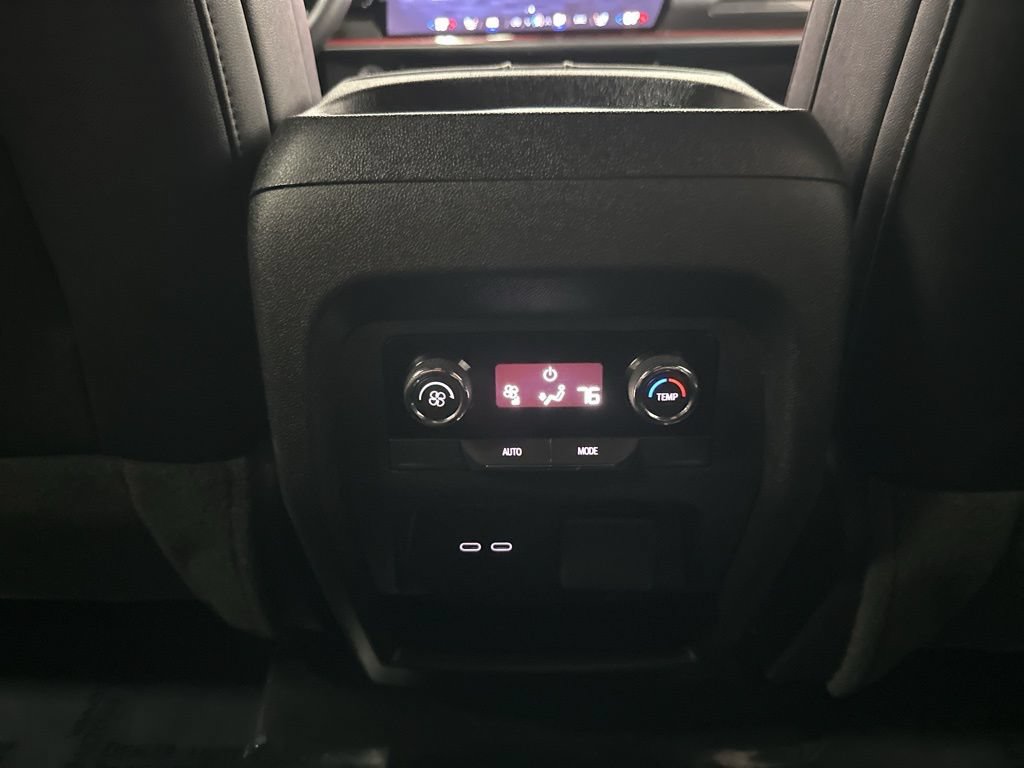 Used 2025 Chevrolet Traverse Z71 w/ Enhanced Driving Package AWD/4WD image 25