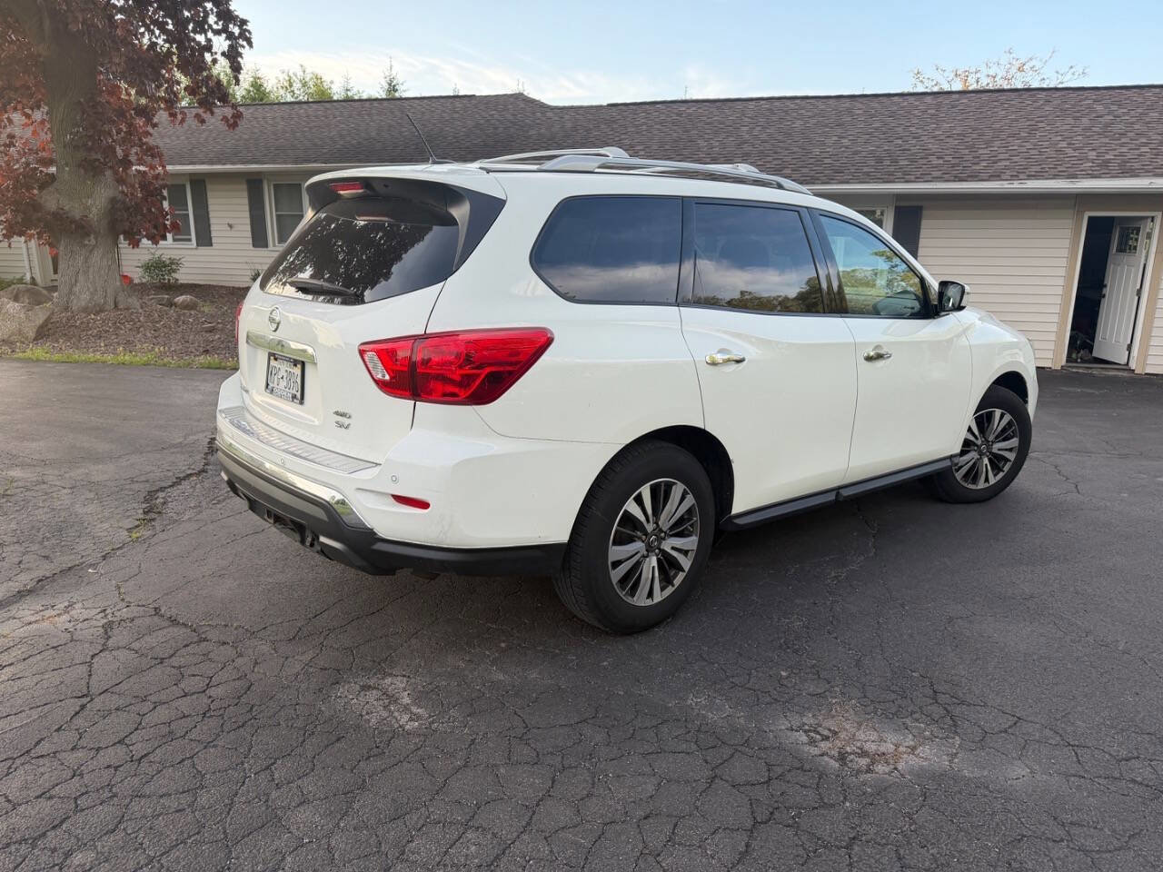 Used 2018 Nissan Pathfinder SV w/ SV Tech Package AWD/4WD image 7